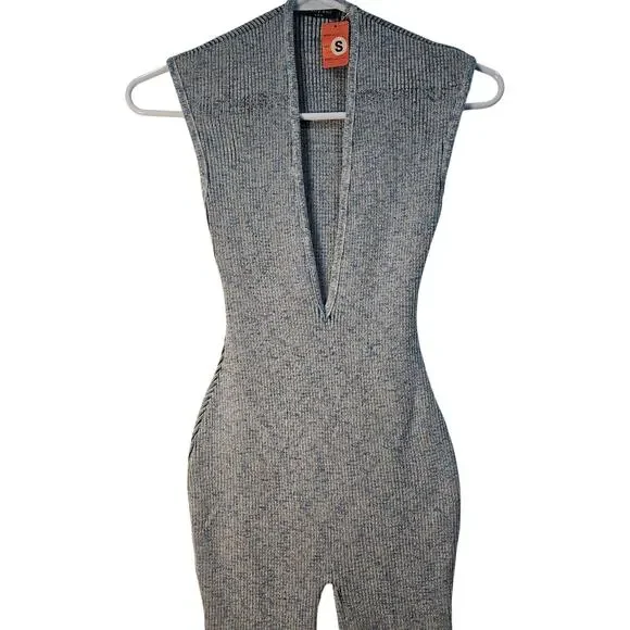 Gray Sleeveless Knit Jumpsuit - Picture 4 of 10